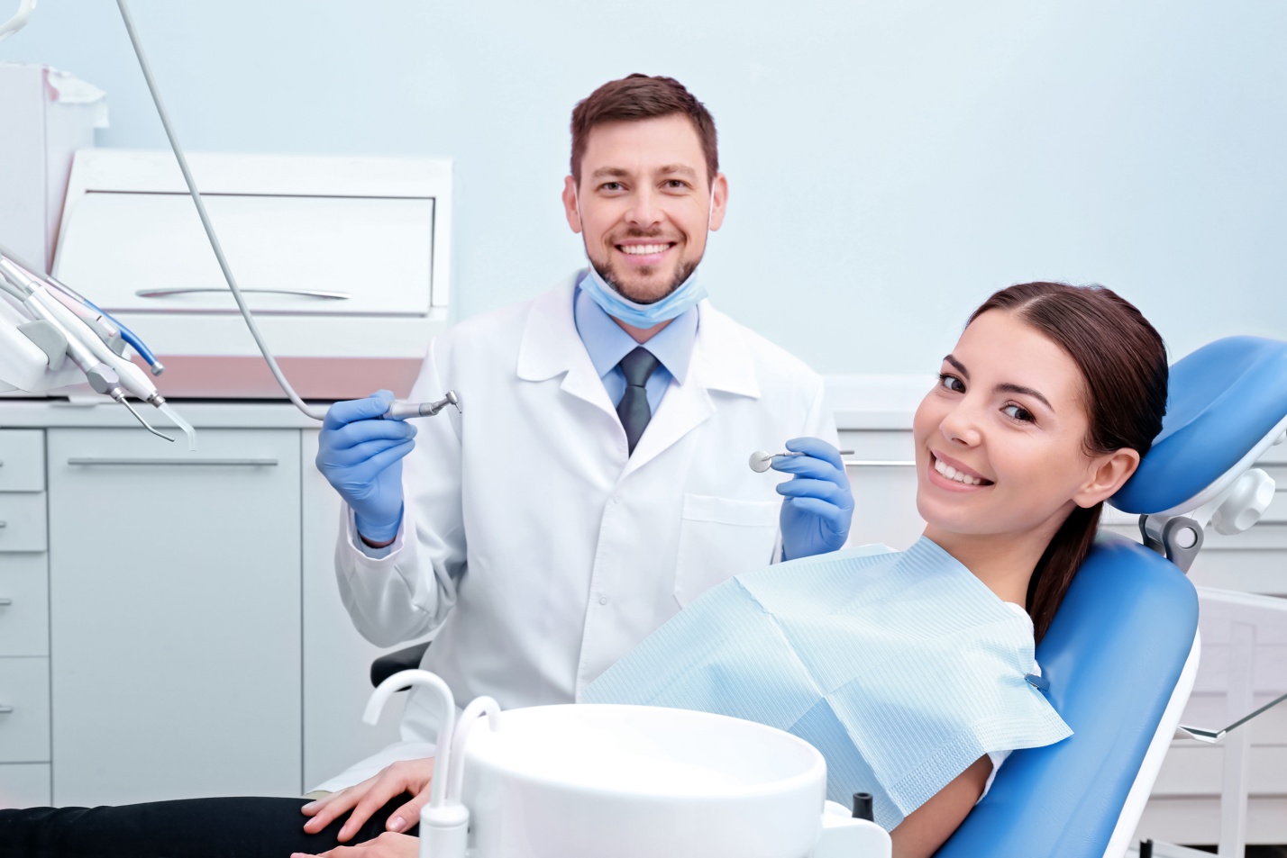 What teeth straightening services are provided by a dentist? 